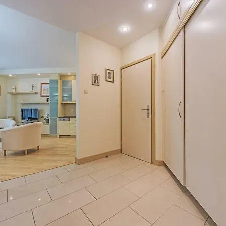 Zlota Gracja Z Prywatnym Parkingiem Apartment