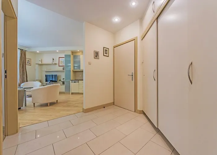 Zlota Gracja Z Prywatnym Parkingiem Apartment