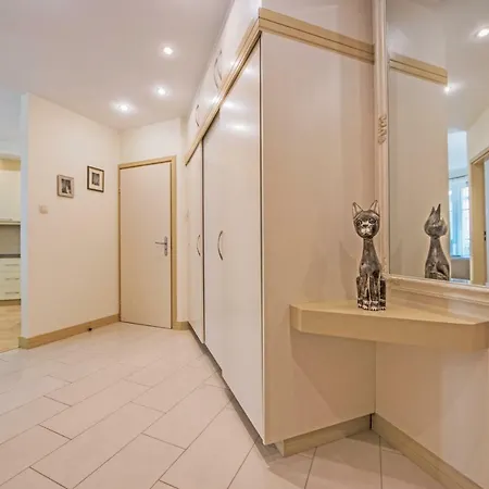 Апартаменти Zlota Gracja Z Prywatnym Parkingiem *